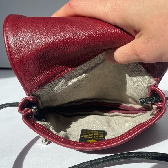 NWOT Handmade Spirit Of The Wild Red Healing Hands Small Crossbody - Picture 5 of 9